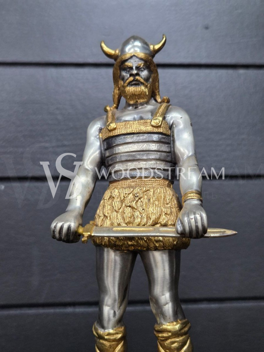 Часы настольные/каминные со статуэткой Викинга