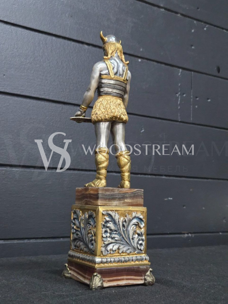 Часы настольные/каминные со статуэткой Викинга