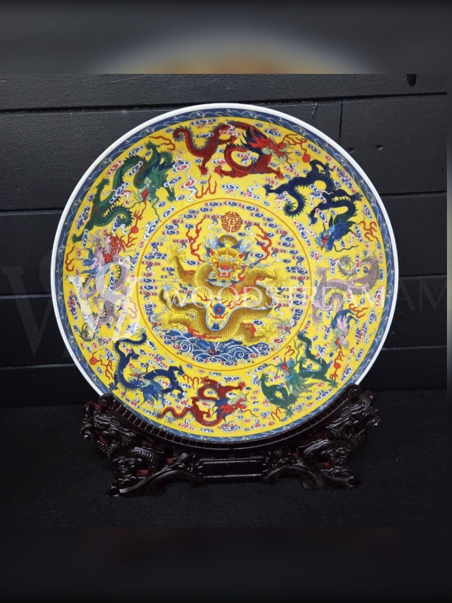 Тарелка декоративная на подставке в стиле шинуазри