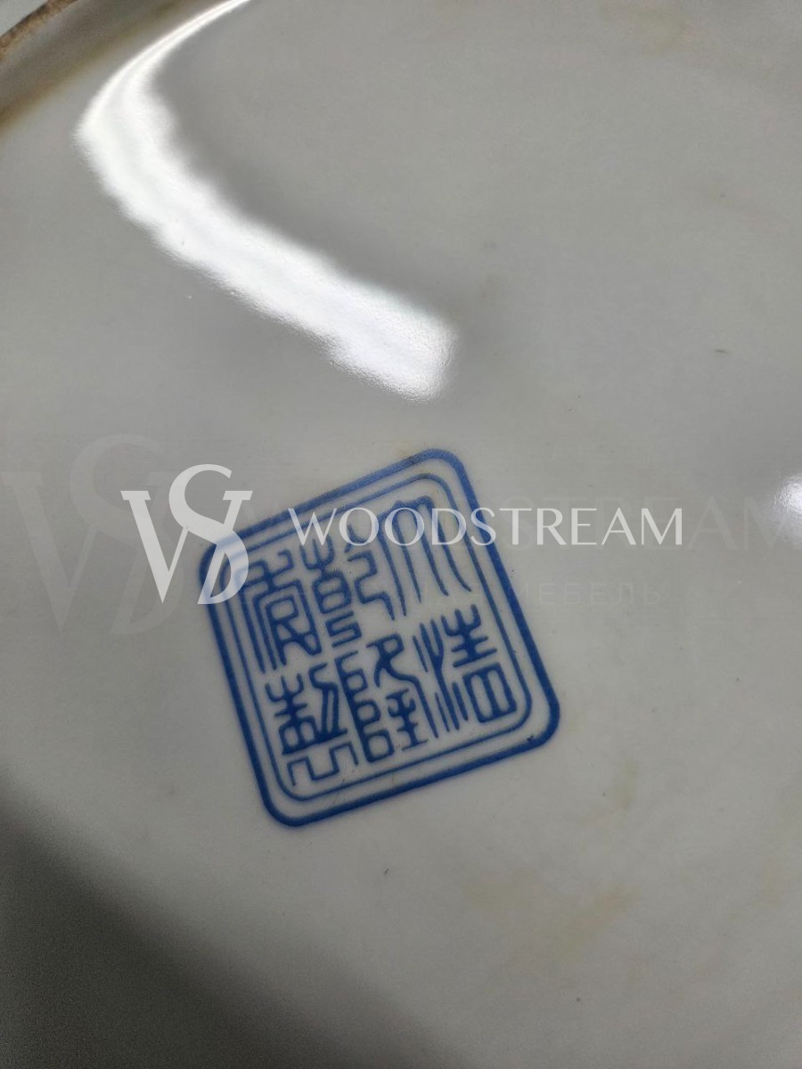 Тарелка декоративная на подставке в стиле шинуазри