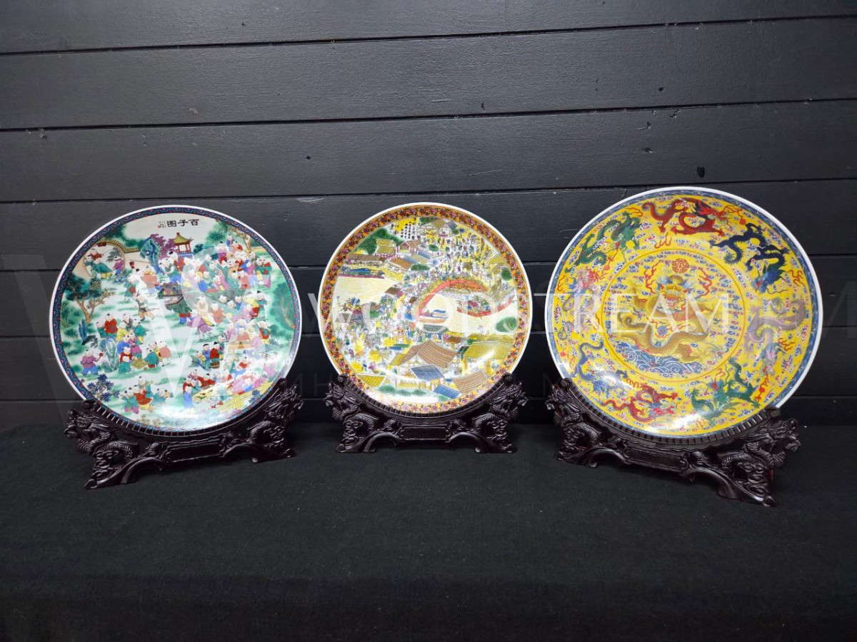 Тарелка декоративная на подставке в стиле шинуазри