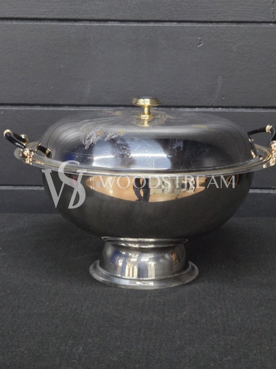 Блюдо с крышкой для подачи горячего