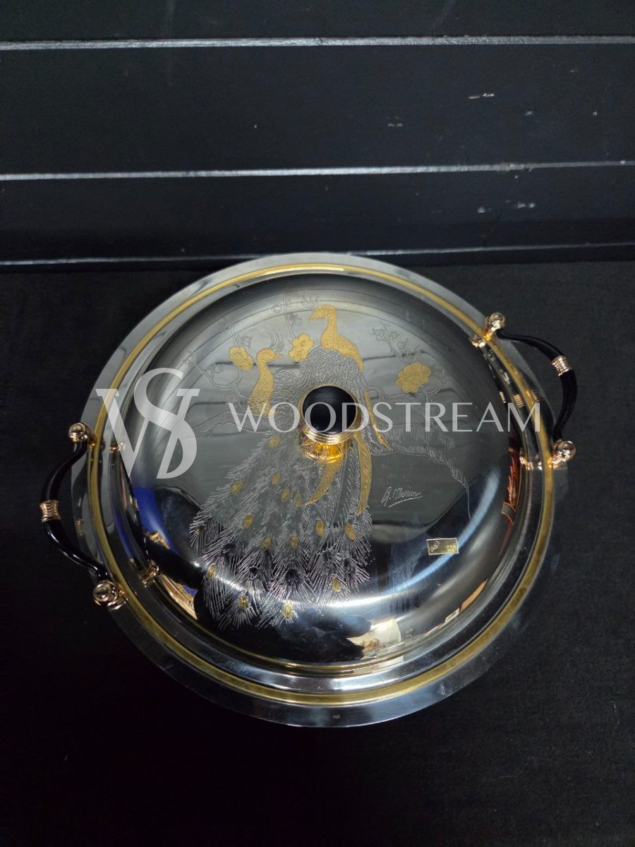 Блюдо с крышкой для подачи горячего