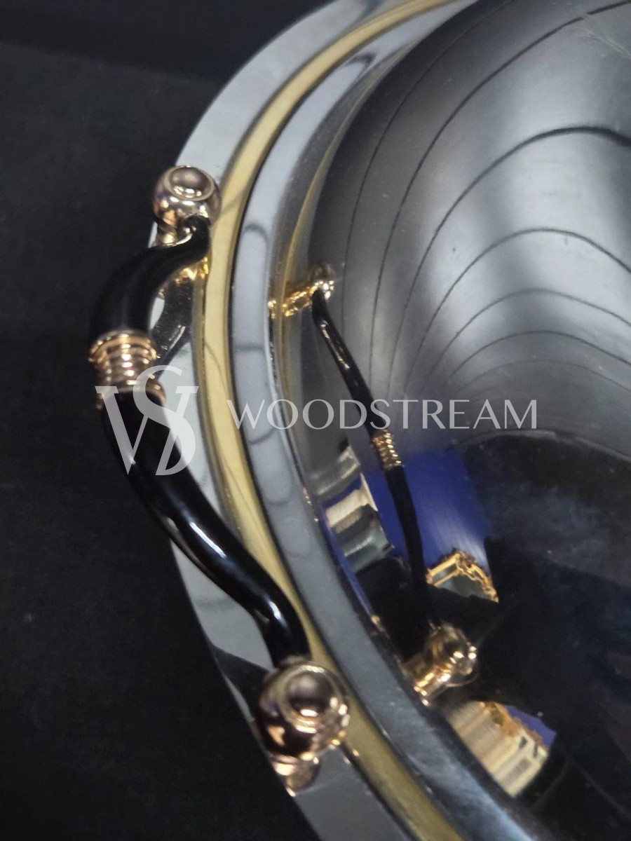 Блюдо с крышкой для подачи горячего