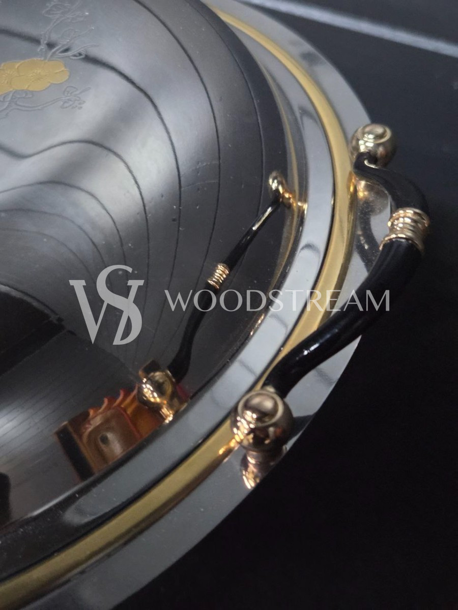 Блюдо с крышкой для подачи горячего