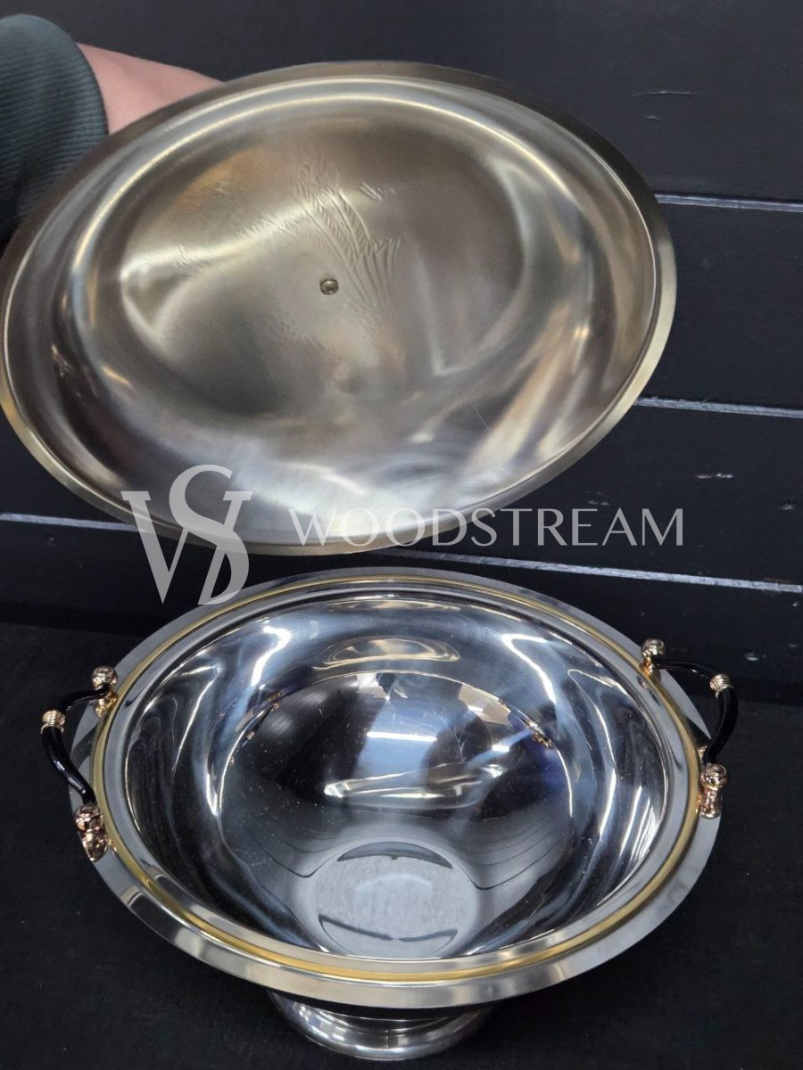 Блюдо с крышкой для подачи горячего