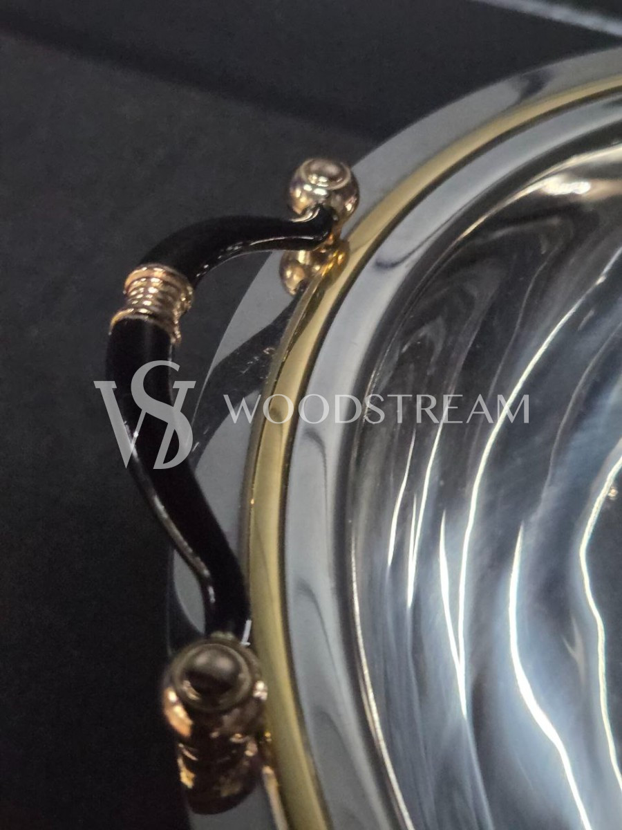 Блюдо с крышкой для подачи горячего