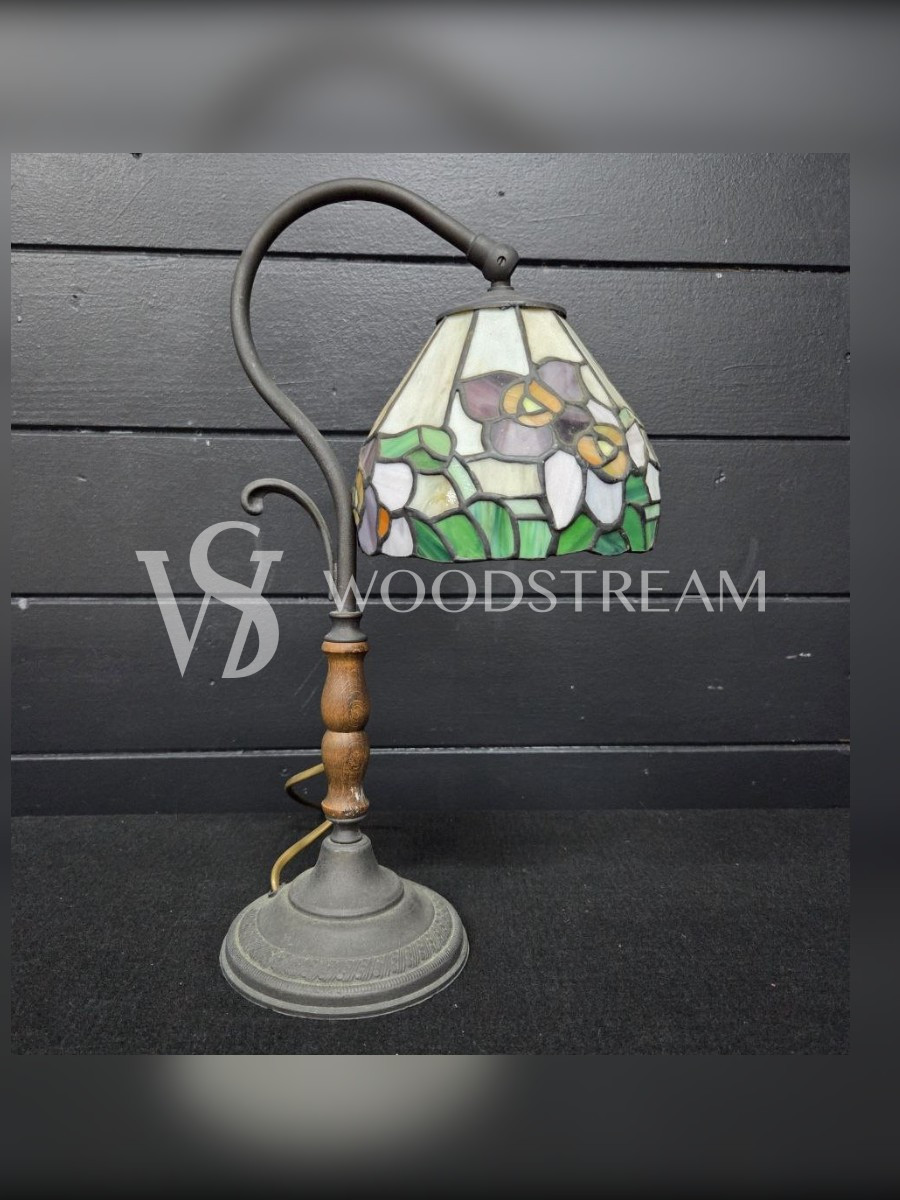 Лампа настольная в стиле Тиффани