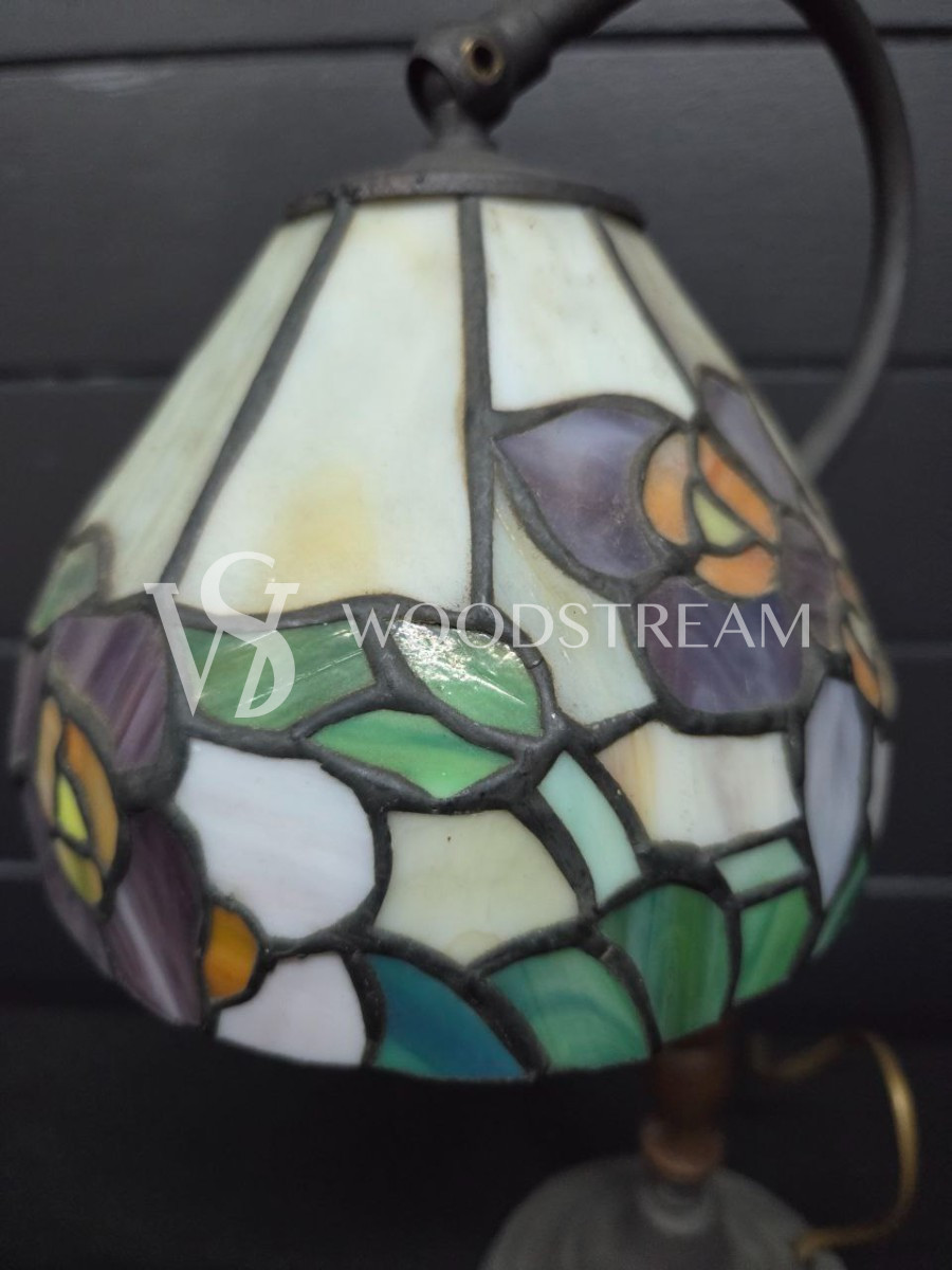 Лампа настольная в стиле Тиффани