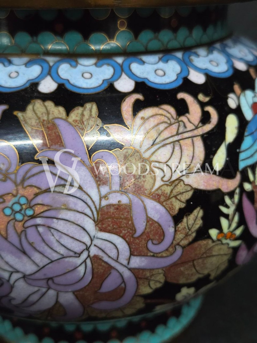 Ваза с крышкой в стиле шинуазри