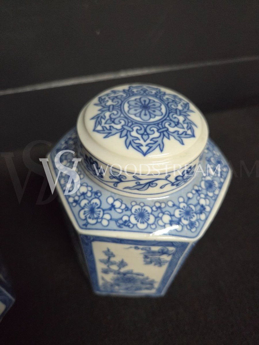 Банка с крышкой для специй 2 штуки