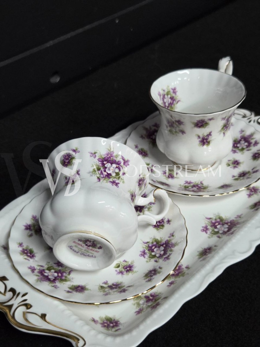 Набор: Чайная пара 2 штуки на подносе Royal Albert