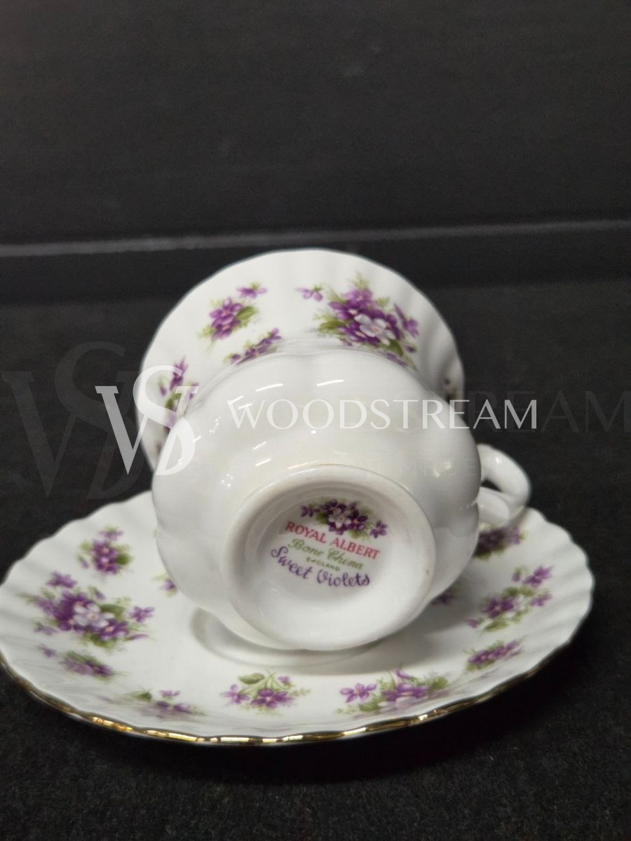 Набор: Чайная пара 2 штуки на подносе Royal Albert