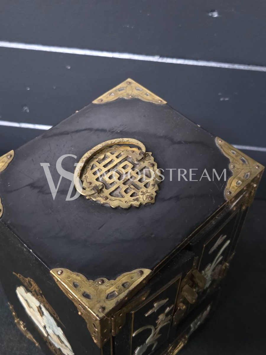 Шкатулка в стиле шинуазри