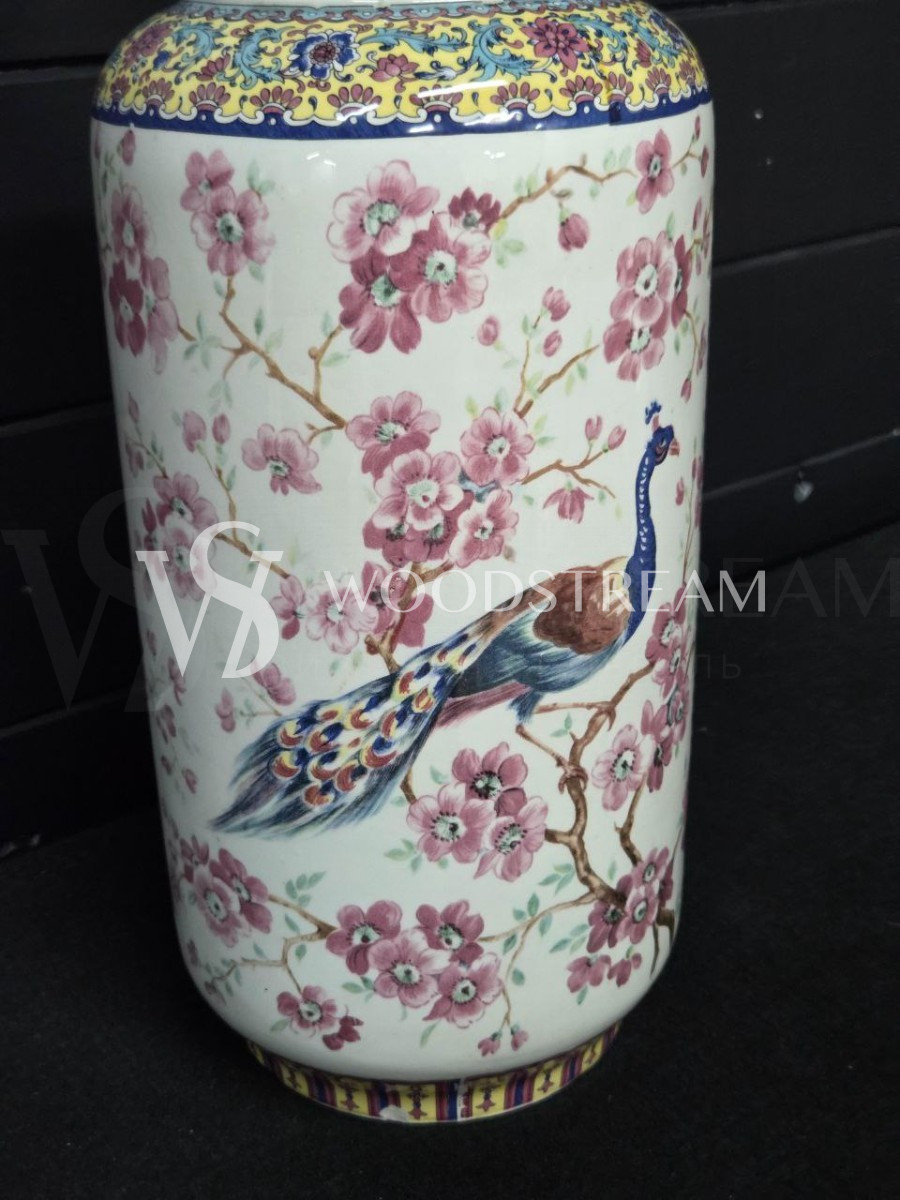 Ваза в стиле шинуазри
