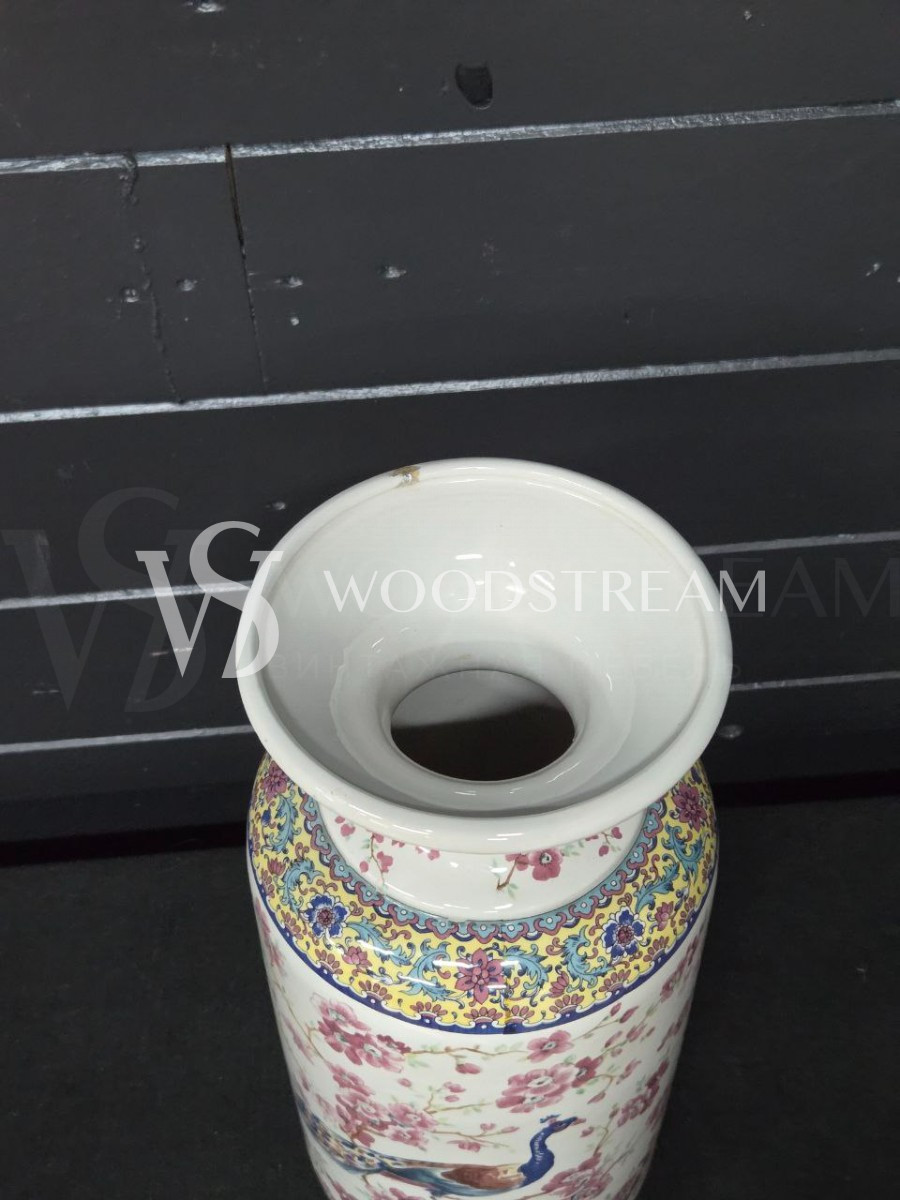 Ваза в стиле шинуазри