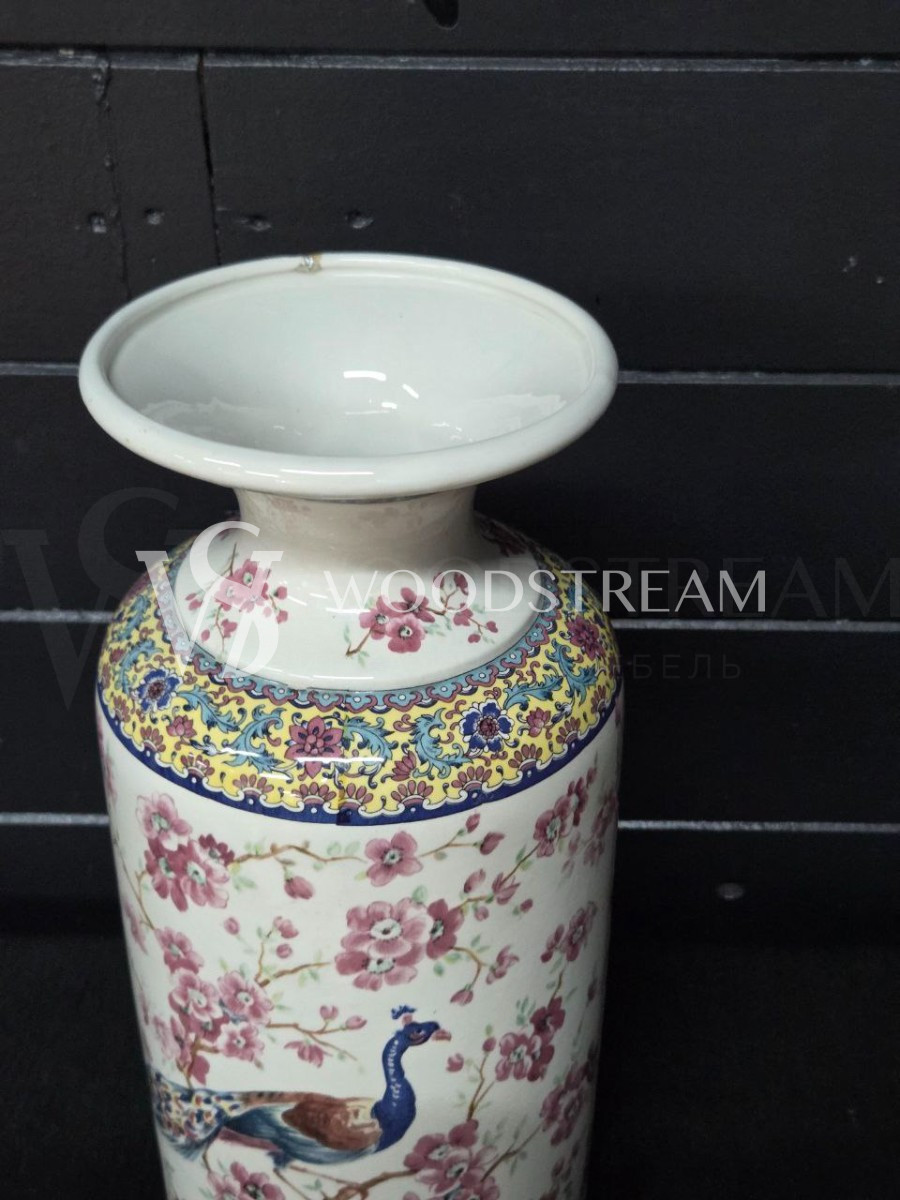 Ваза в стиле шинуазри