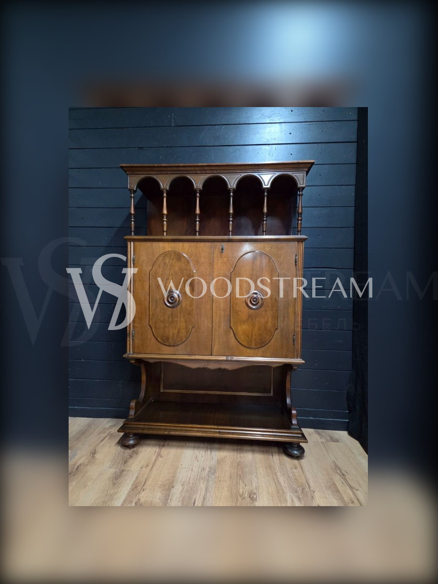 Шкаф с полкой винтажный