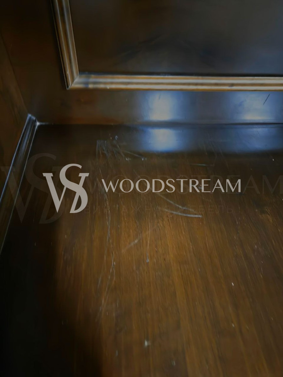 Шкаф с полкой винтажный