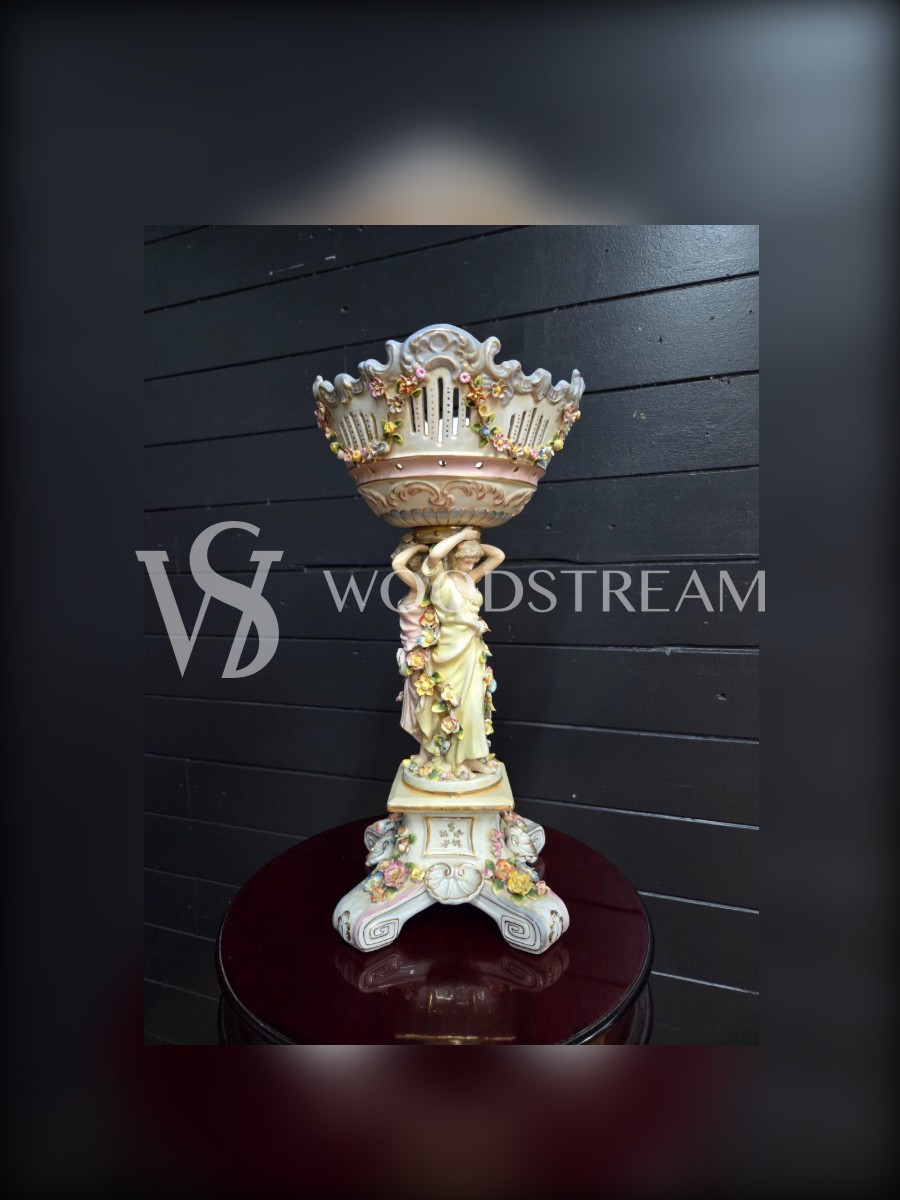 Ваза/Чаша на подставке в стиле венецианского барокко