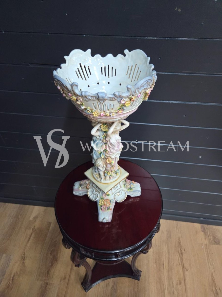 Ваза/Чаша на подставке в стиле венецианского барокко