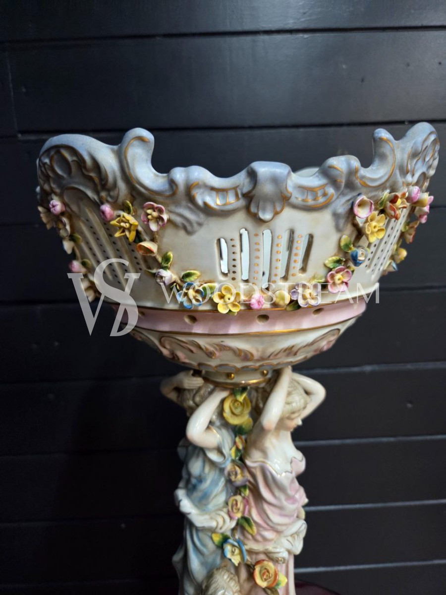 Ваза/Чаша на подставке в стиле венецианского барокко