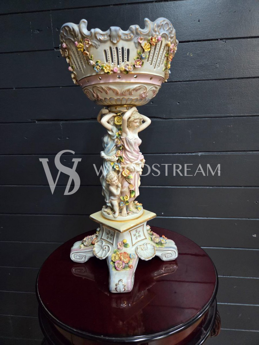 Ваза/Чаша на подставке в стиле венецианского барокко