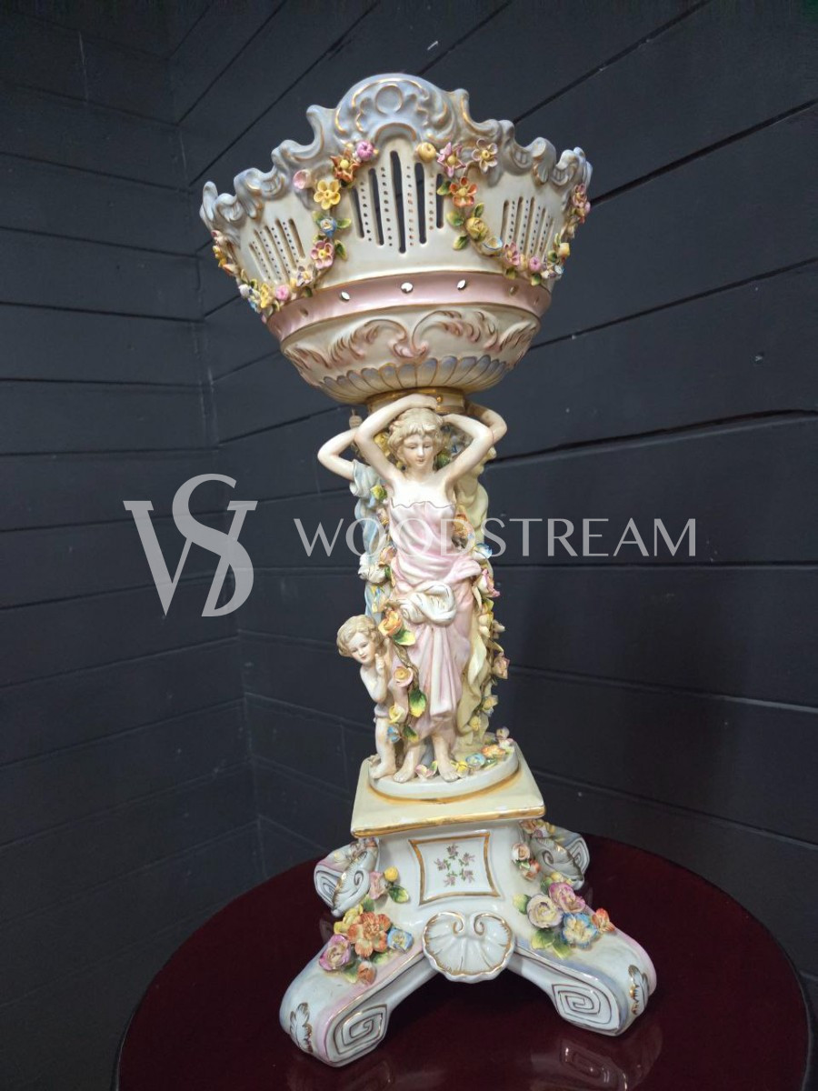 Ваза/Чаша на подставке в стиле венецианского барокко