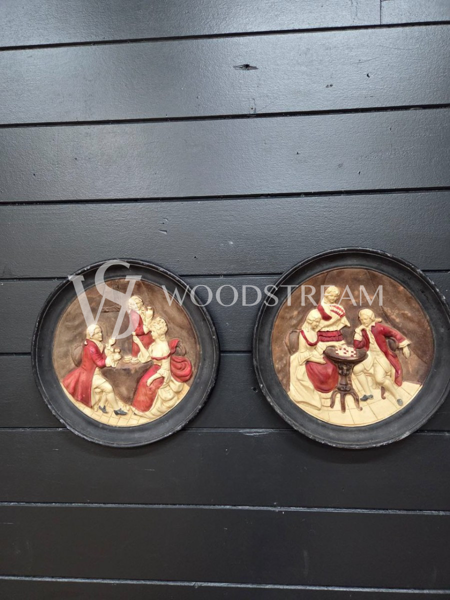 Тарелка декоративная/Барельеф с галантной сценой 2 штуки