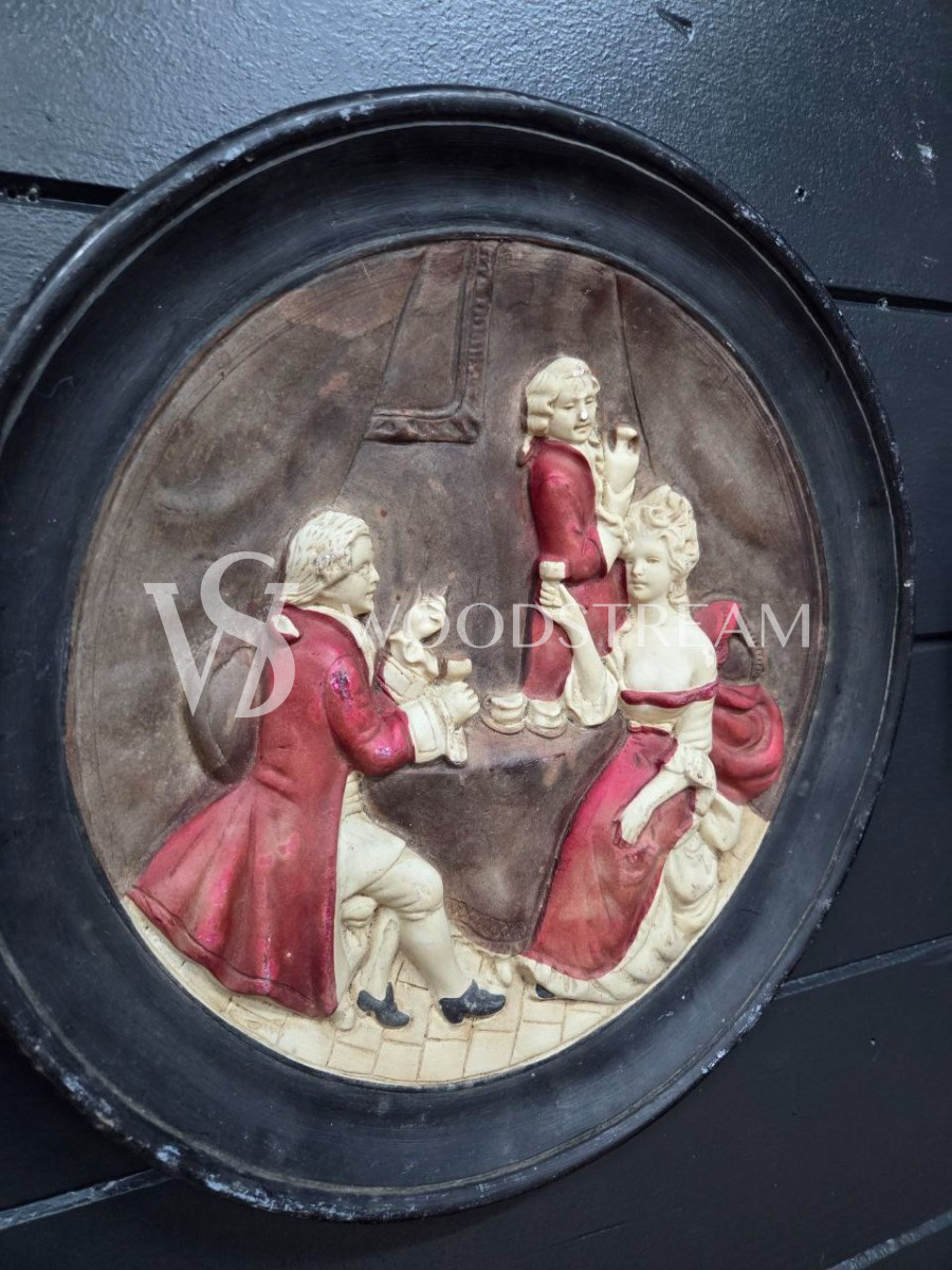 Тарелка декоративная/Барельеф с галантной сценой 2 штуки