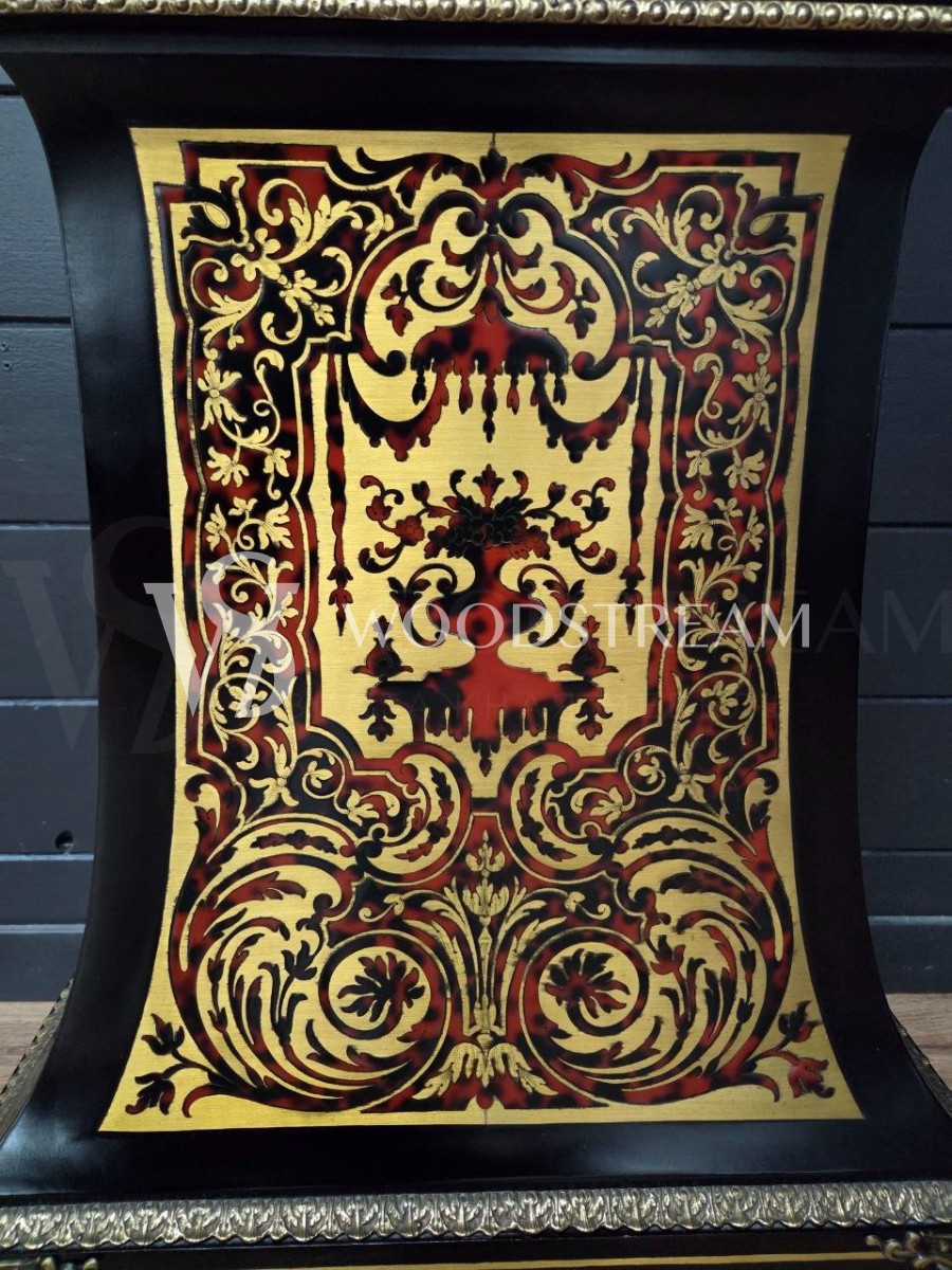 Часы напольные в стиле Буль