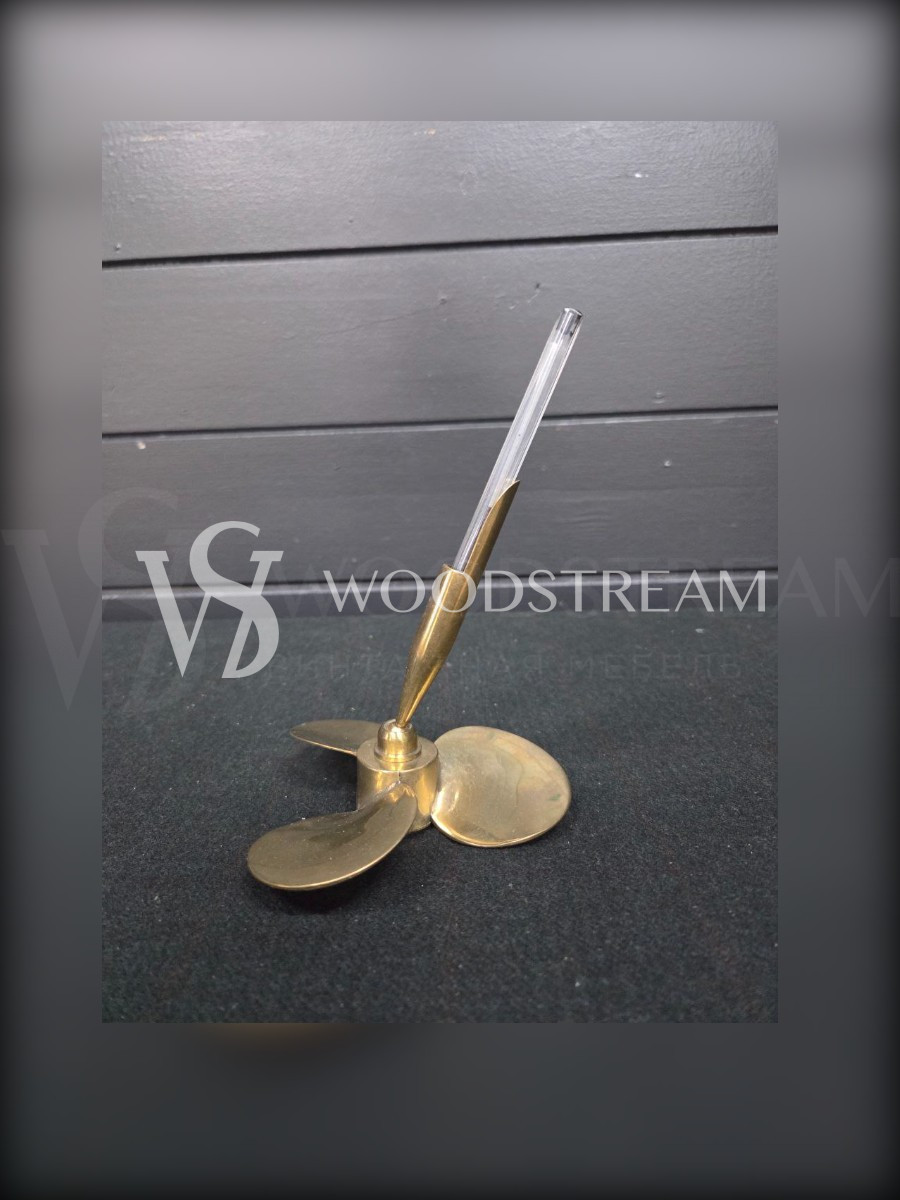 Подставка для ручки в форме пропеллера