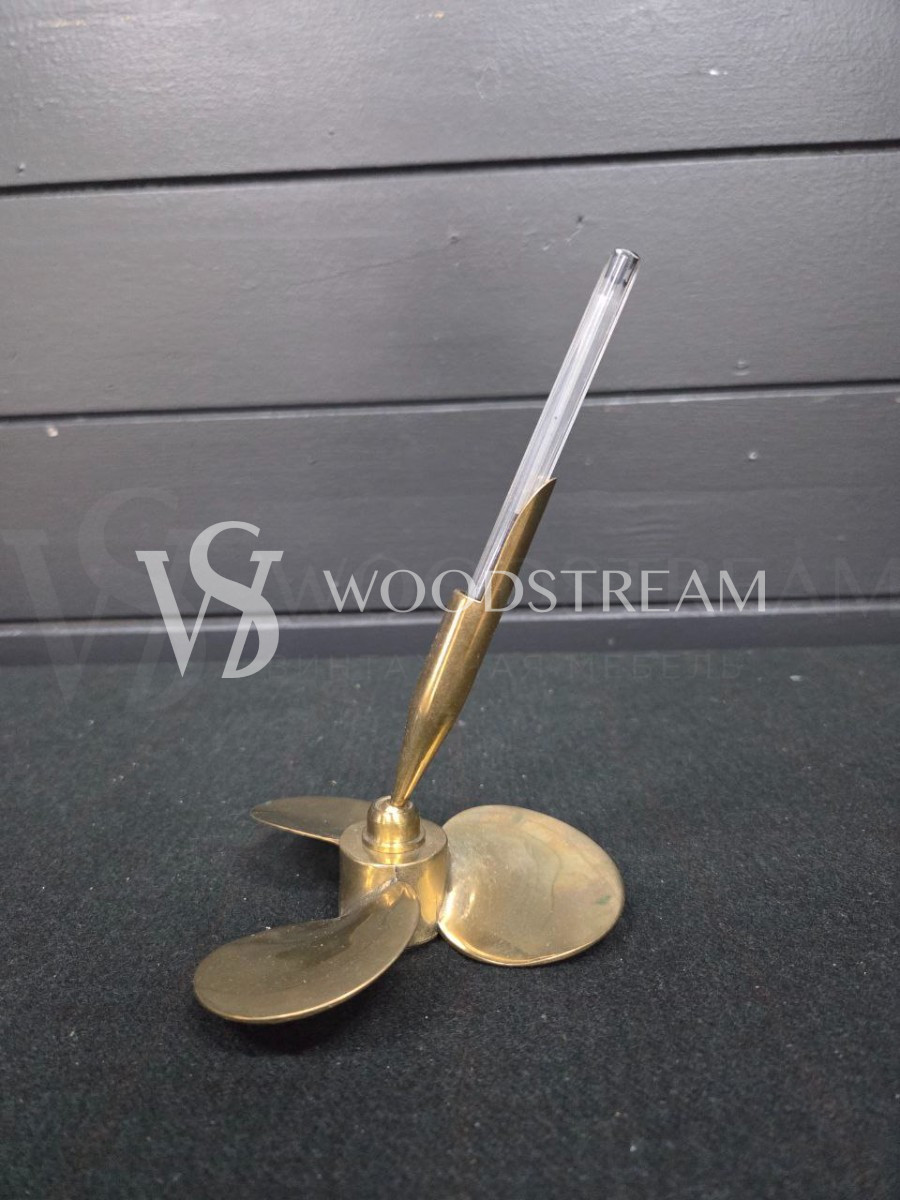 Подставка для ручки в форме пропеллера