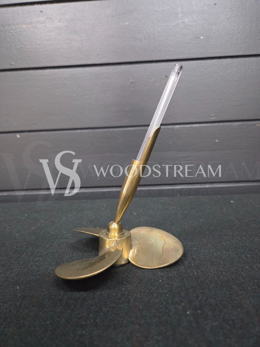 Подставка для ручки в форме пропеллера