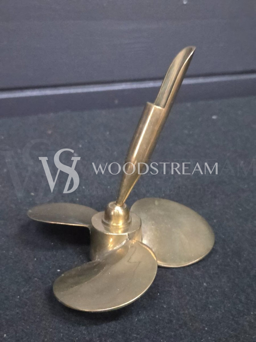 Подставка для ручки в форме пропеллера