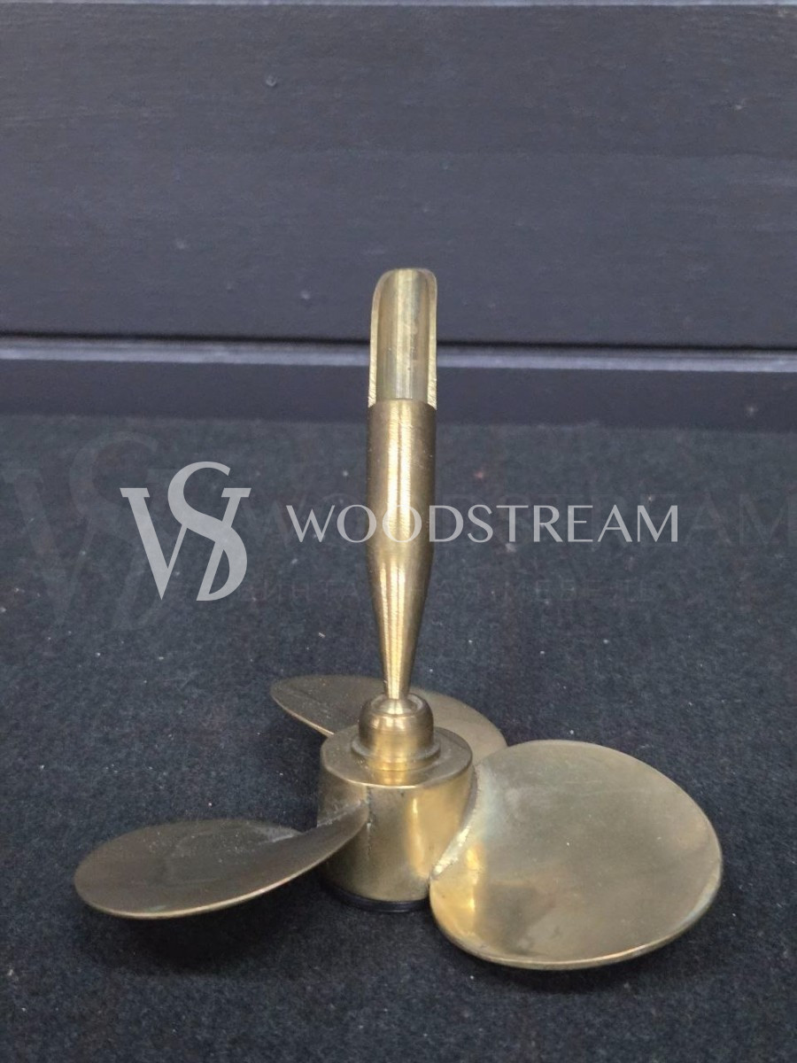 Подставка для ручки в форме пропеллера