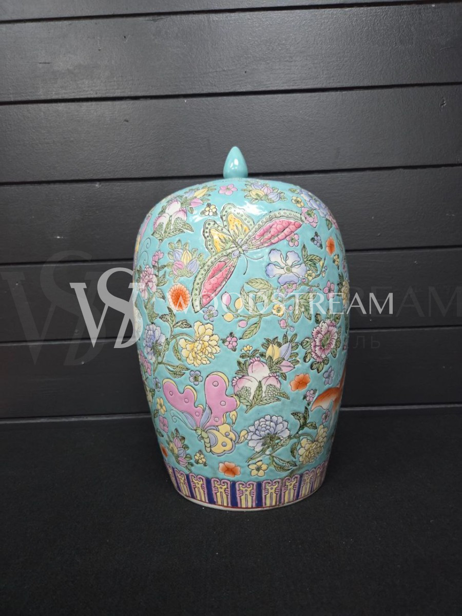Ваза с крышкой в стиле шинуазри