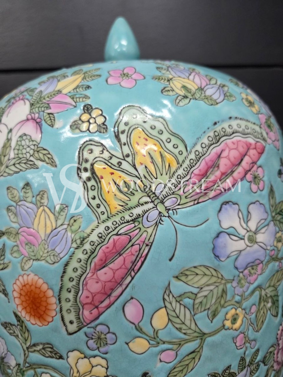 Ваза с крышкой в стиле шинуазри