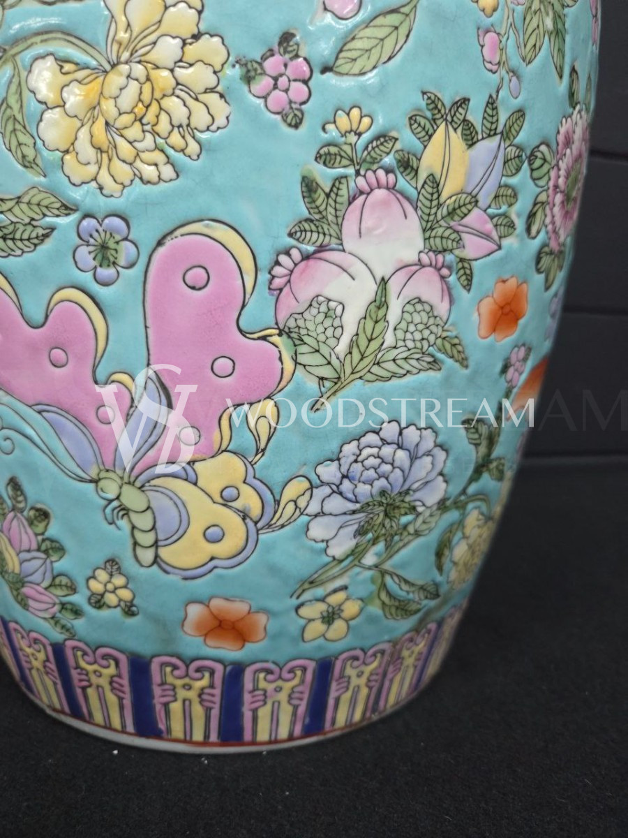 Ваза с крышкой в стиле шинуазри