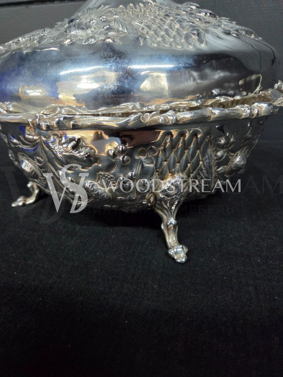 Блюдо с крышкой винтажное