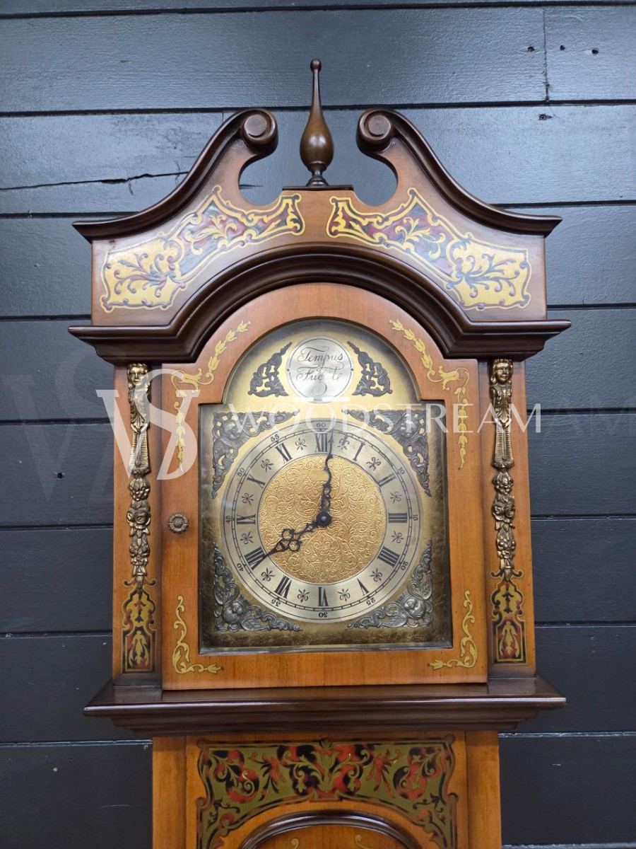 Часы напольные в стиле Буль