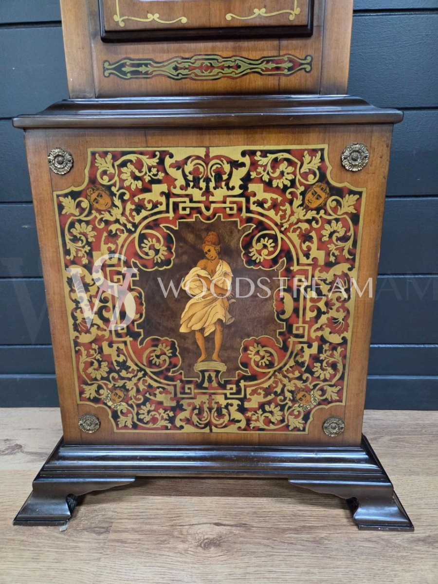 Часы напольные в стиле Буль