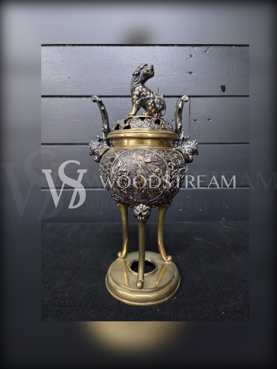 Ваза с крышкой в восточном стиле