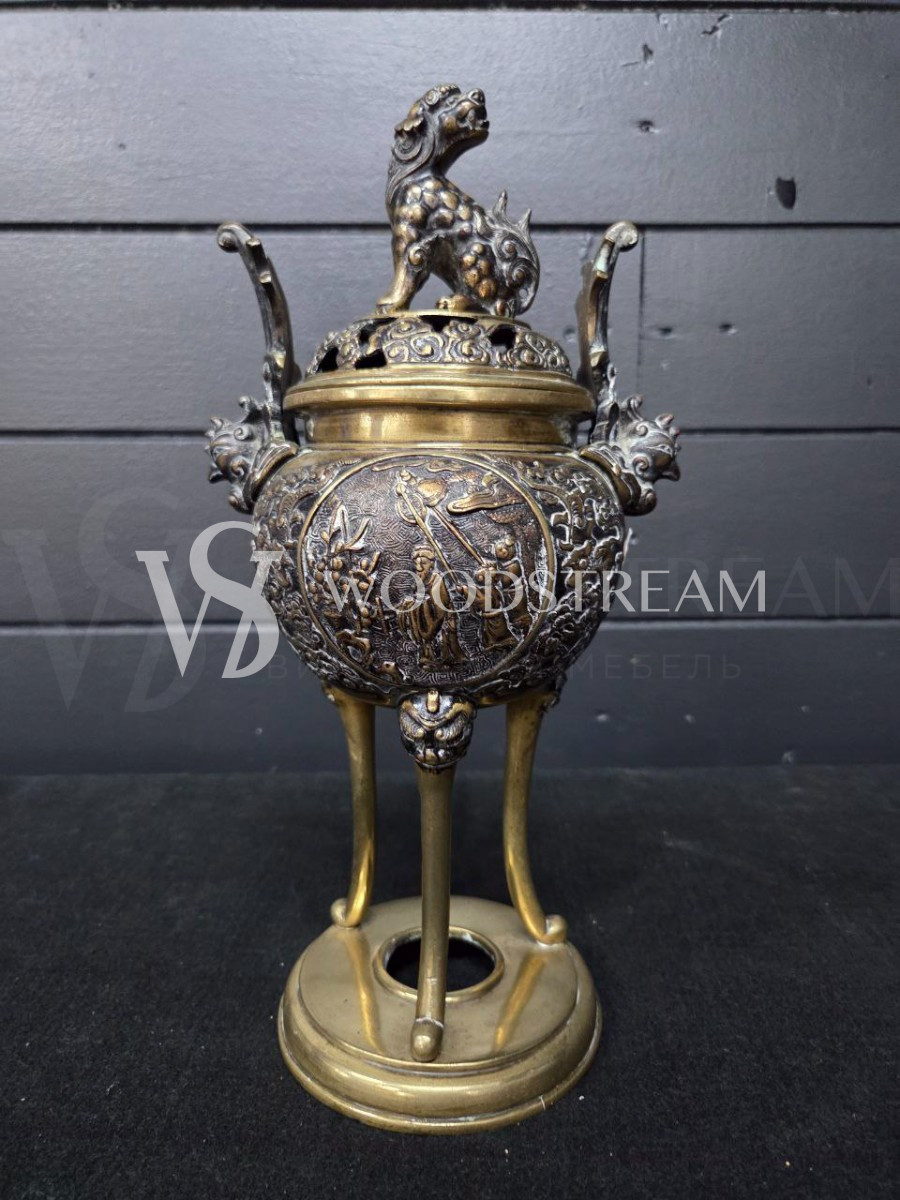 Ваза с крышкой в восточном стиле