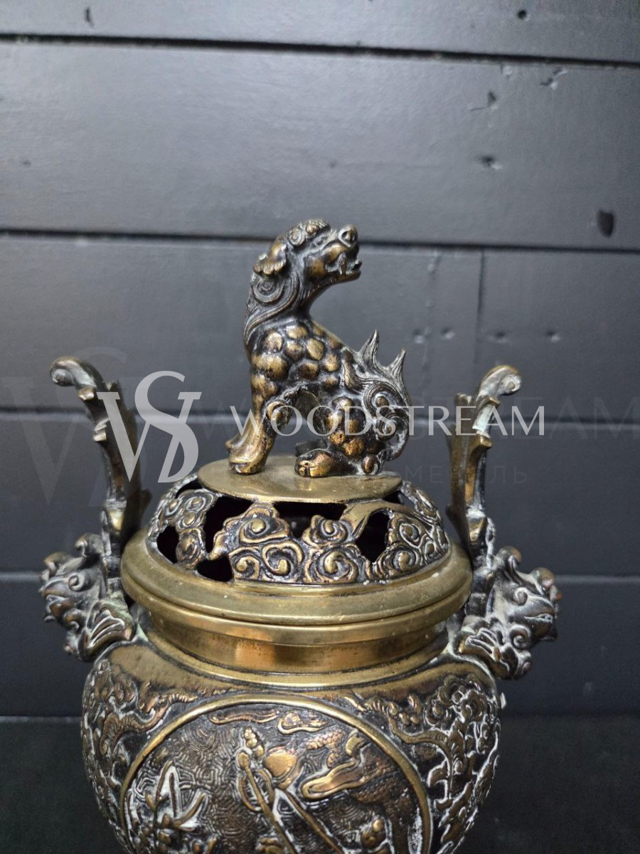 Ваза с крышкой в восточном стиле