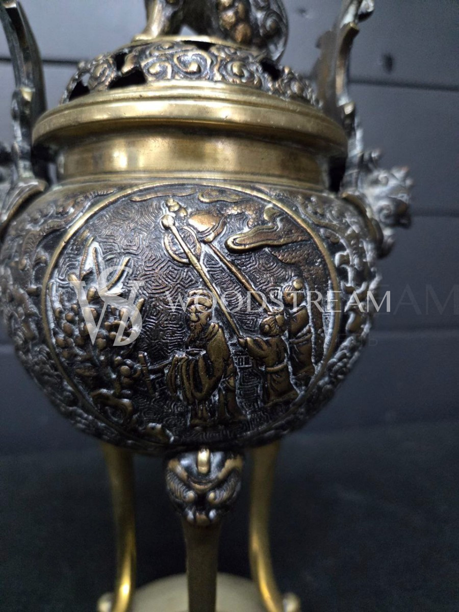 Ваза с крышкой в восточном стиле