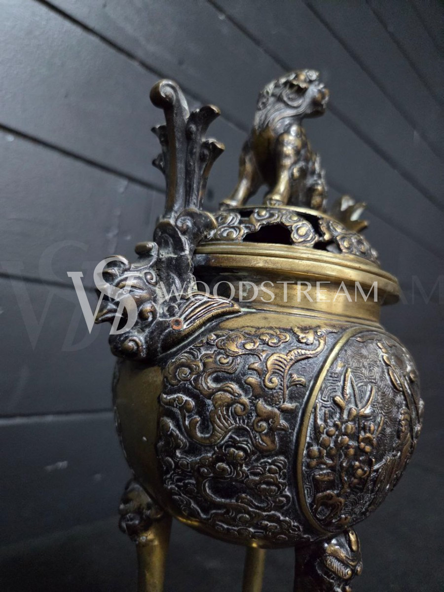 Ваза с крышкой в восточном стиле