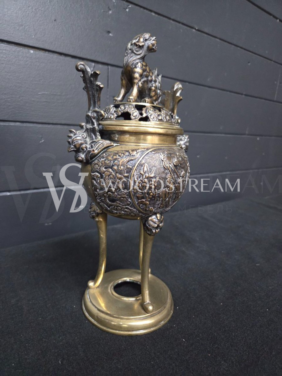 Ваза с крышкой в восточном стиле