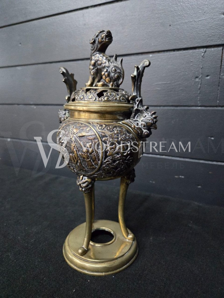 Ваза с крышкой в восточном стиле