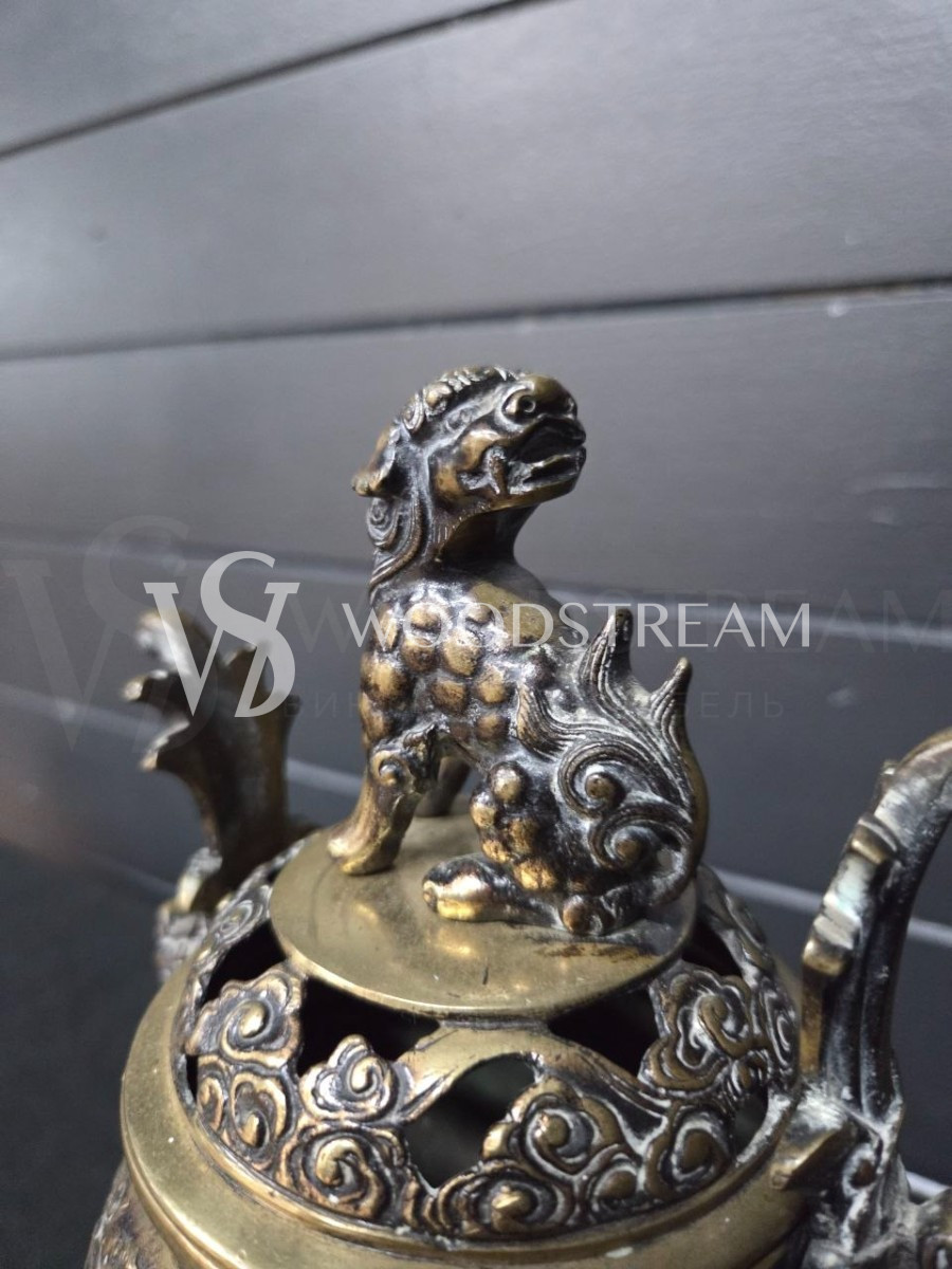 Ваза с крышкой в восточном стиле